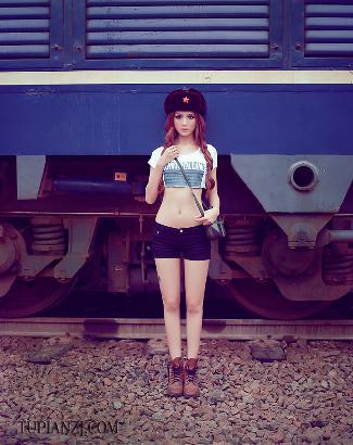 皇上上朝被百官轮流欺负